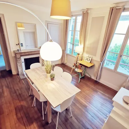 Maison Vanier - Duplex - Centre-ville - Mon Groom בית נופש טרואה