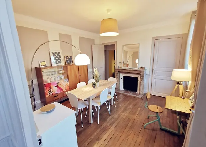 Maison Vanier - Duplex - Centre-ville - Mon Groom Casa de Férias